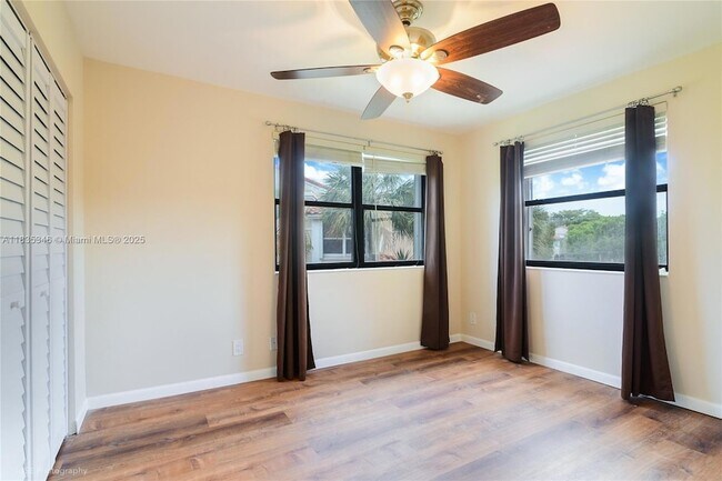 Building Photo - 567 Racquet Club Rd