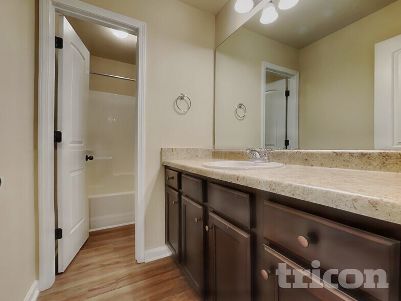 Building Photo - 121 Kennelsman Dr