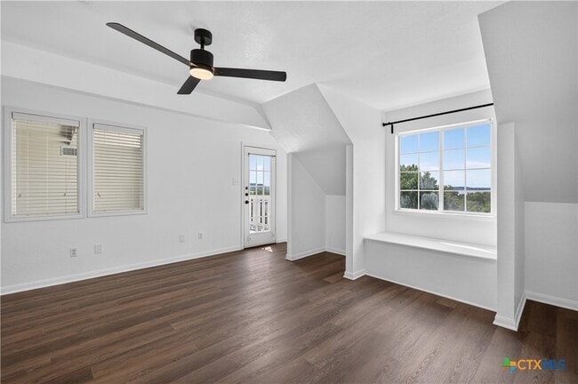 Building Photo - 1810 Mesa Oaks Cir