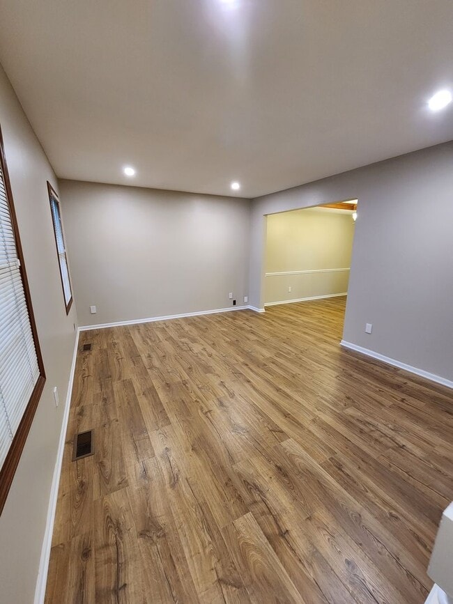 Building Photo - 4 Bedroom Home For Rent in Solon