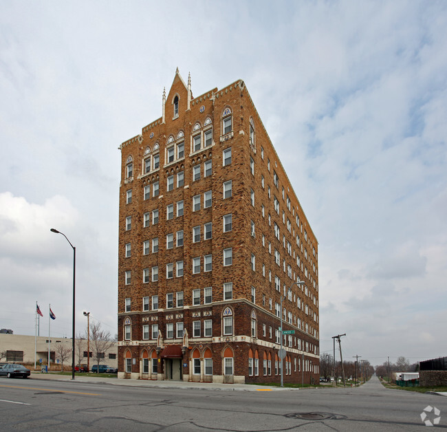 Primary Photo - Mayfair Apartments