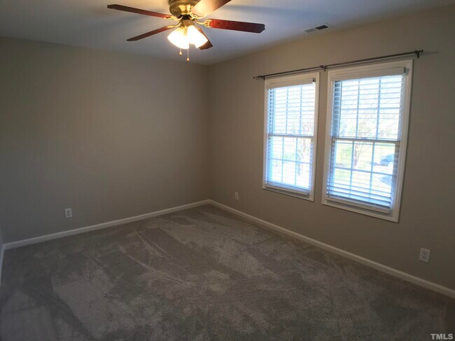 Building Photo - 105 Sandy Creek Ct