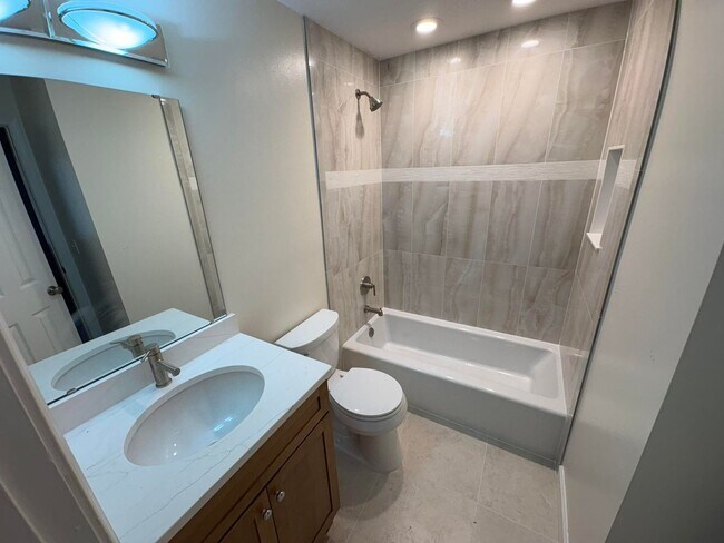 Building Photo - **$1,000 Move-in Special** 2 Bedroom in Bl...