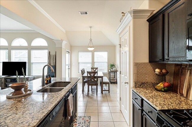 Building Photo - 3906 Las Bahias Dr