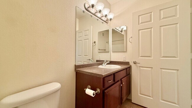 Building Photo - 4925 E Desert Cove Ave