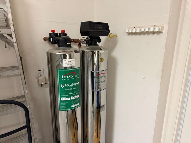 Building Photo - Summerset Living- with a Bonus Room