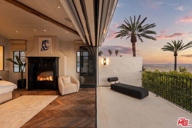 Building Photo - 966 Palisades Beach Rd