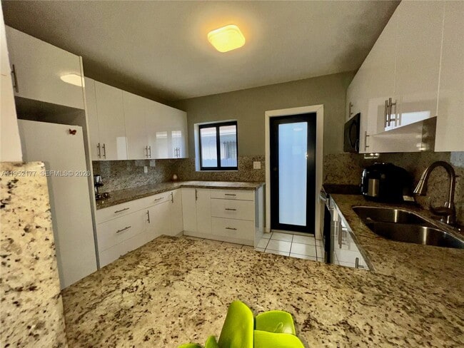 Building Photo - 3297 SW 26th St