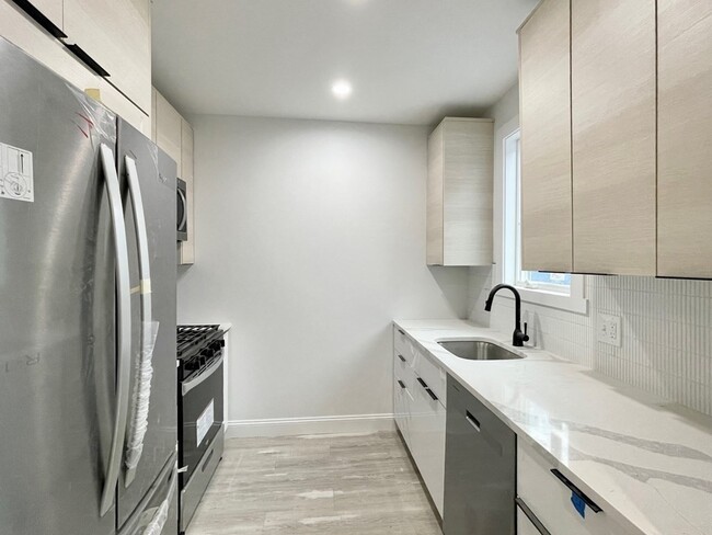 Primary Photo - 87 Orleans St