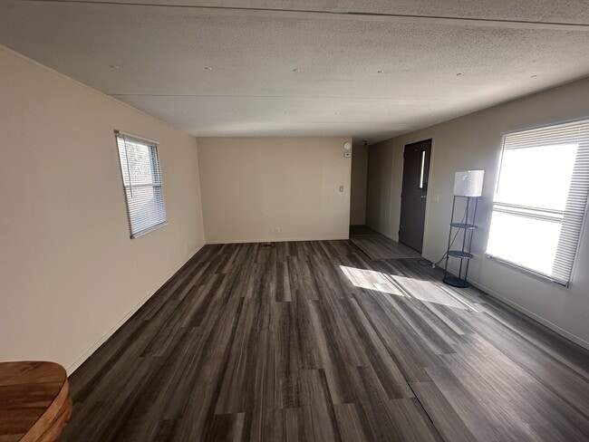 Building Photo - 345 County Line Dr