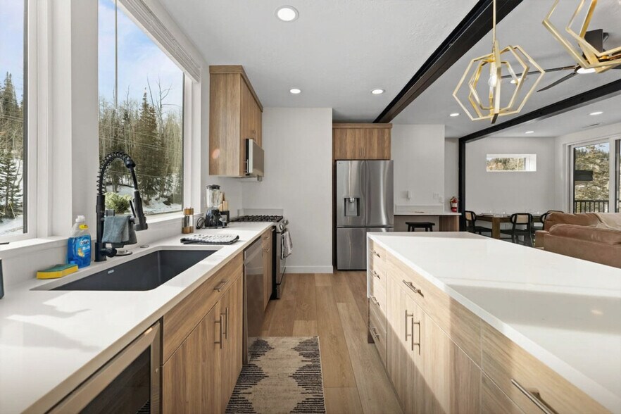 Building Photo - 220 Circle Dr