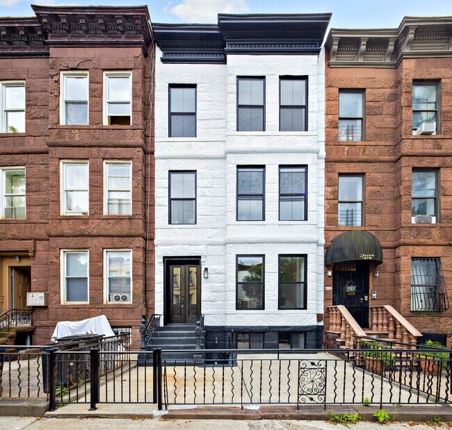 Building Photo - 480 Chauncey St