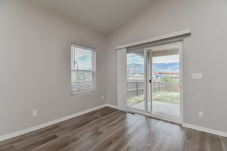 Building Photo - 2370 Spring Blossom Dr