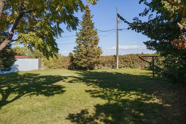 Building Photo - Charming 5 Bed, 2 Bath Home in Blackfoot, Idaho!