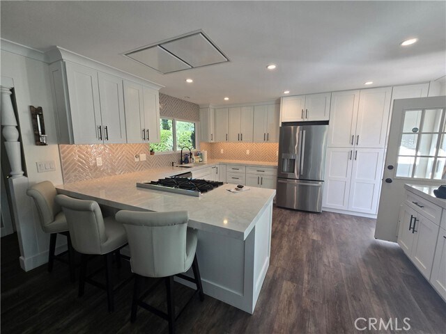 Building Photo - 564 E Fellows Dr