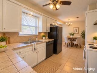 Building Photo - 801 Canyon Ridge Dr