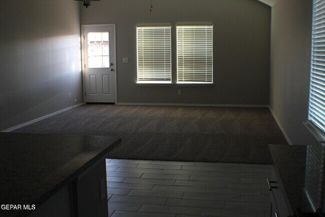 Building Photo - 1014 Rebeca Wy