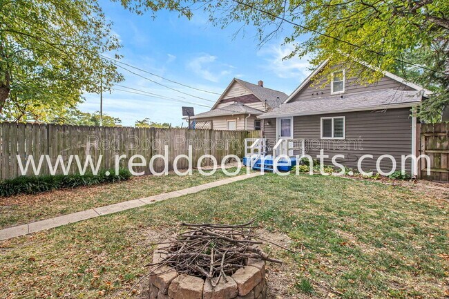 Building Photo - 2028 Hoyt Ave