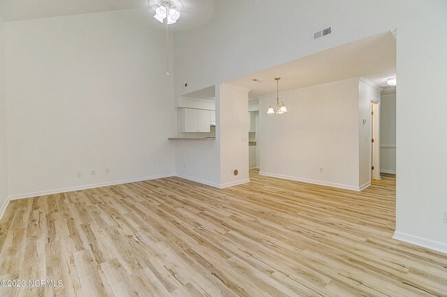 Building Photo - 517 Amberjack Drive