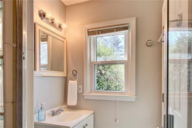 Building Photo - 3664 High Green Dr
