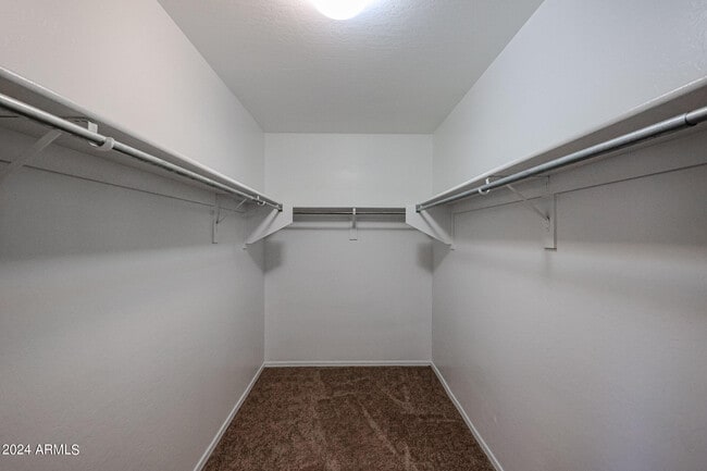 Building Photo - 2646 S Southwind Dr