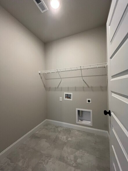 Building Photo - 2611 Parkers Mdw Ln