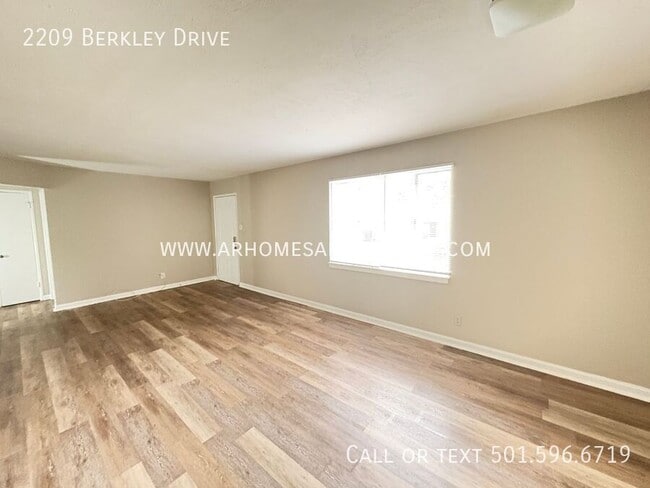 Building Photo - 2209 N Berkley Dr