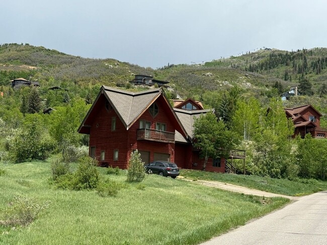 Building Photo - Live on the Mountain! 3bd/2ba Half Duplex