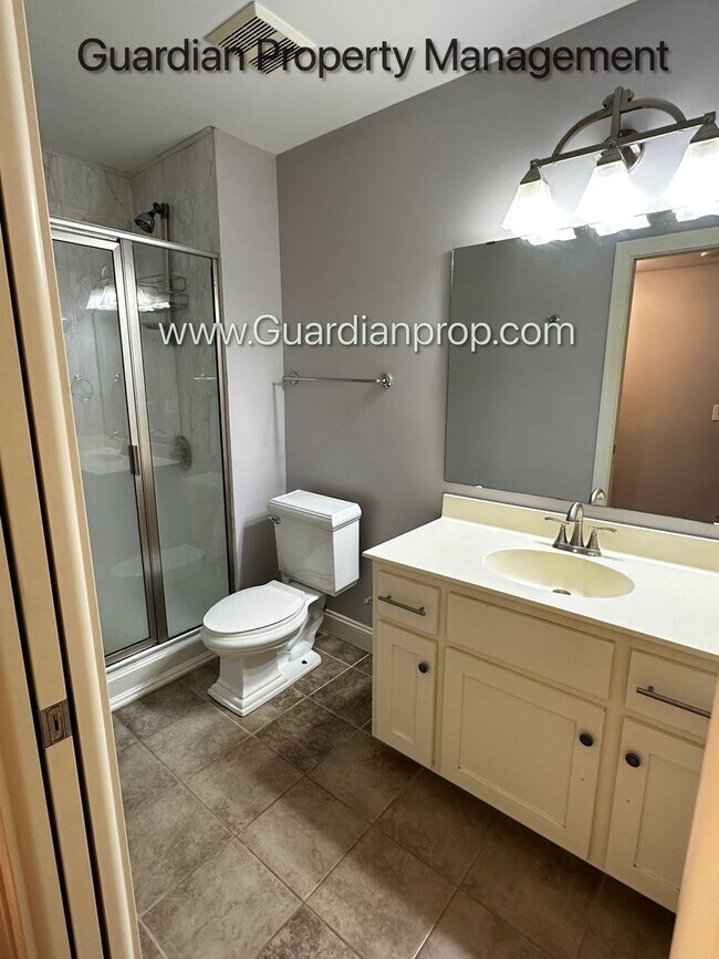 Building Photo - Spacious Uptown Side By Side, Dishwasher, Garage, In Unit Laundry, Private Rooftop Deck