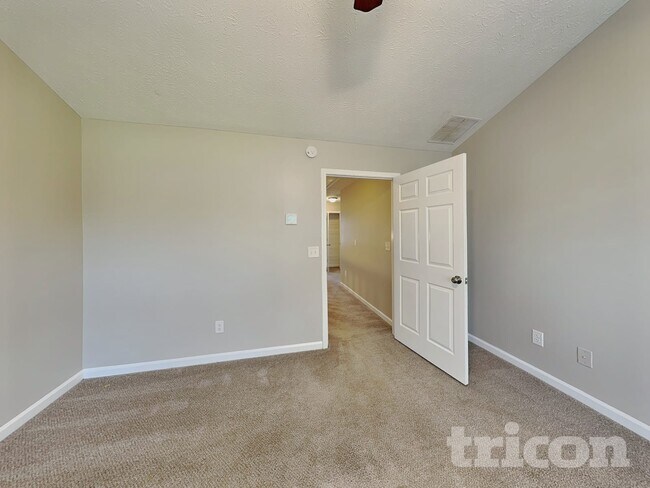 Building Photo - 201 Sandstone Dr