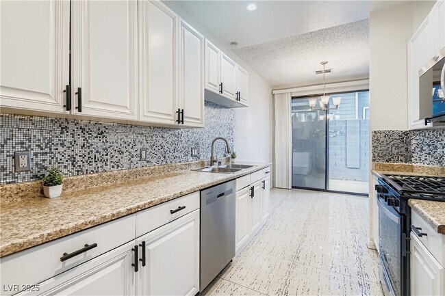 Building Photo - 3217 Symphony Dr