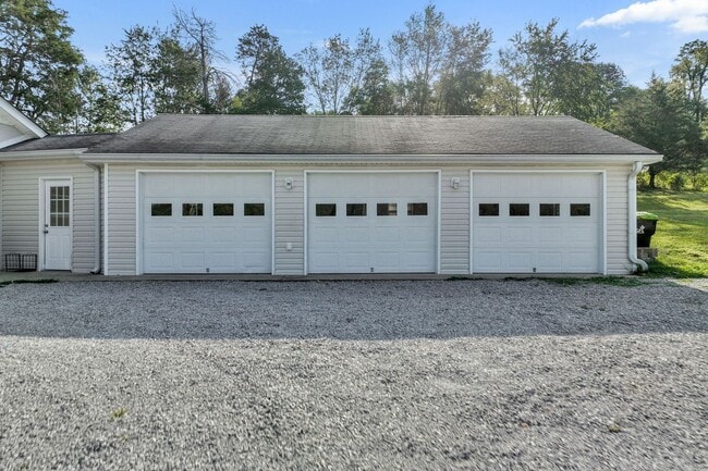 Building Photo - 4861 Bethesda Rd