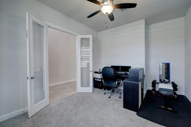 Building Photo - 142 Sunray Creek Dr