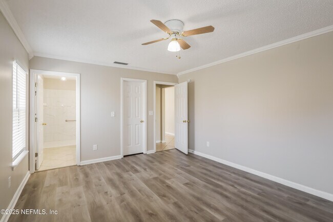 Building Photo - 3738 Woodbriar Dr