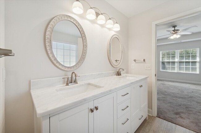 Building Photo - AVAILABLE NOW! (Pet Friendly)