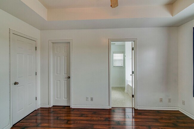 Building Photo - 988 Chardea Ct