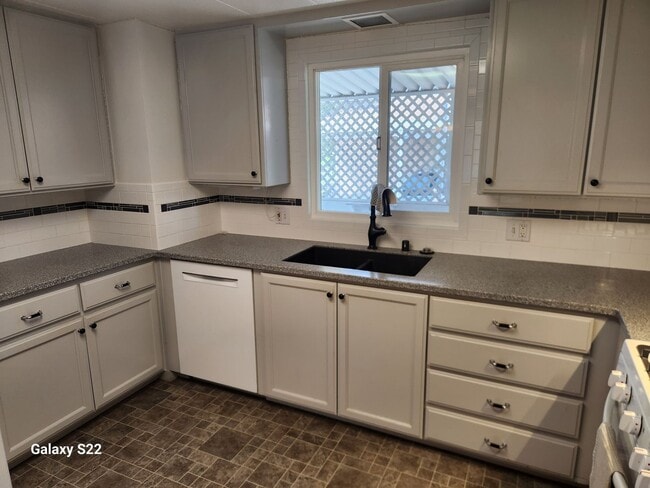 Building Photo - Charming 2-bedroom, 2- bathroom, mobile ho...
