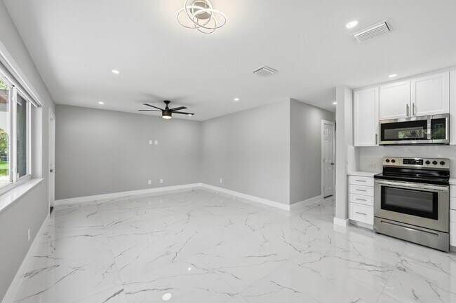 Building Photo - 4380 NW 59th Ct
