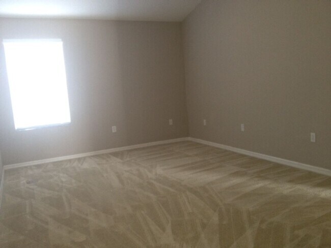 Building Photo - 3/2 with loft Windermere Town home in Summerport! 2 car garage! June 10, 2026!