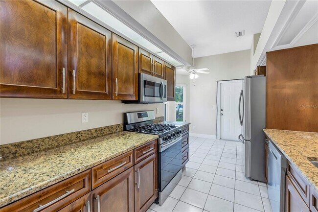 Building Photo - 4832 Queen Palm Terrace NE