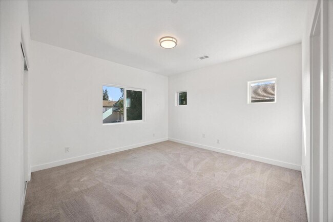 Building Photo - 6651-6655 Sunset Bluffs Street