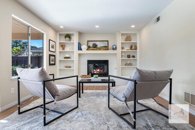 Building Photo - 805 E Buckhill Rd