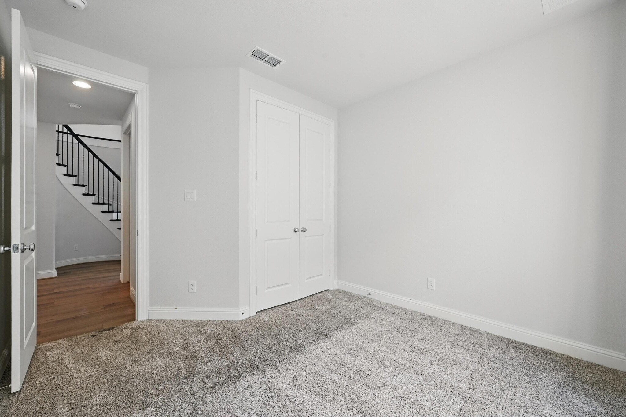 Building Photo - 3010 Barefoot Ln