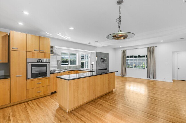 Building Photo - 3620 Tuller Ave