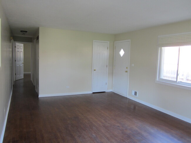 Building Photo - 4550 Lilac Ave