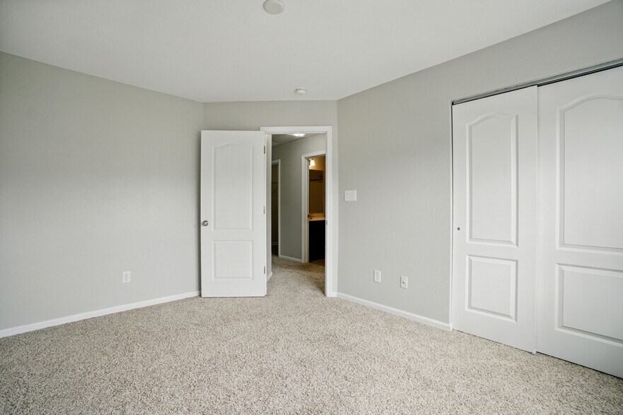 Building Photo - 5009 Breleigh Ln