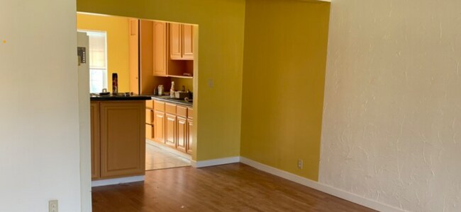 Side view kitchen room - 14720 Strathern St