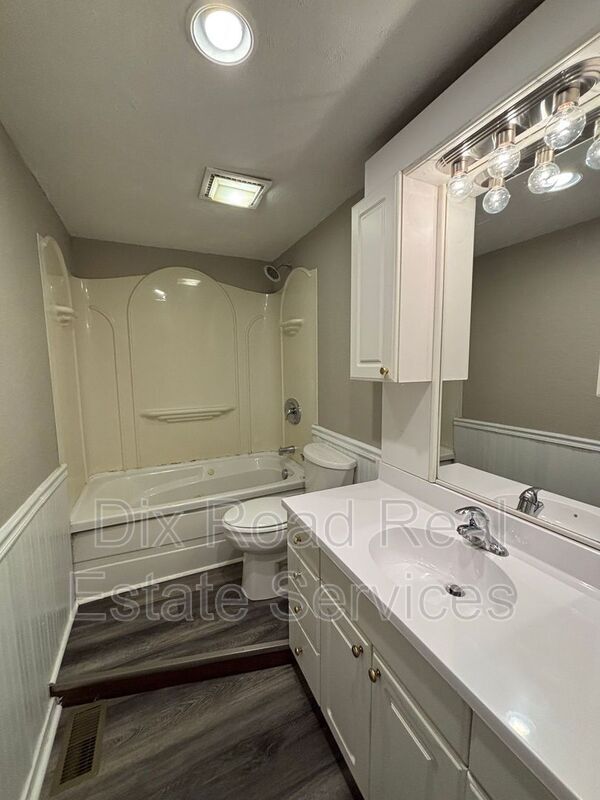 Building Photo - 2351 Wienburg Dr