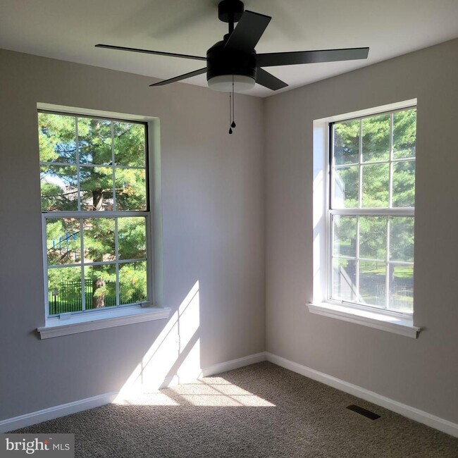 Building Photo - 733 Orley Pl