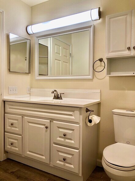Building Photo - 550 Van Wey Cir